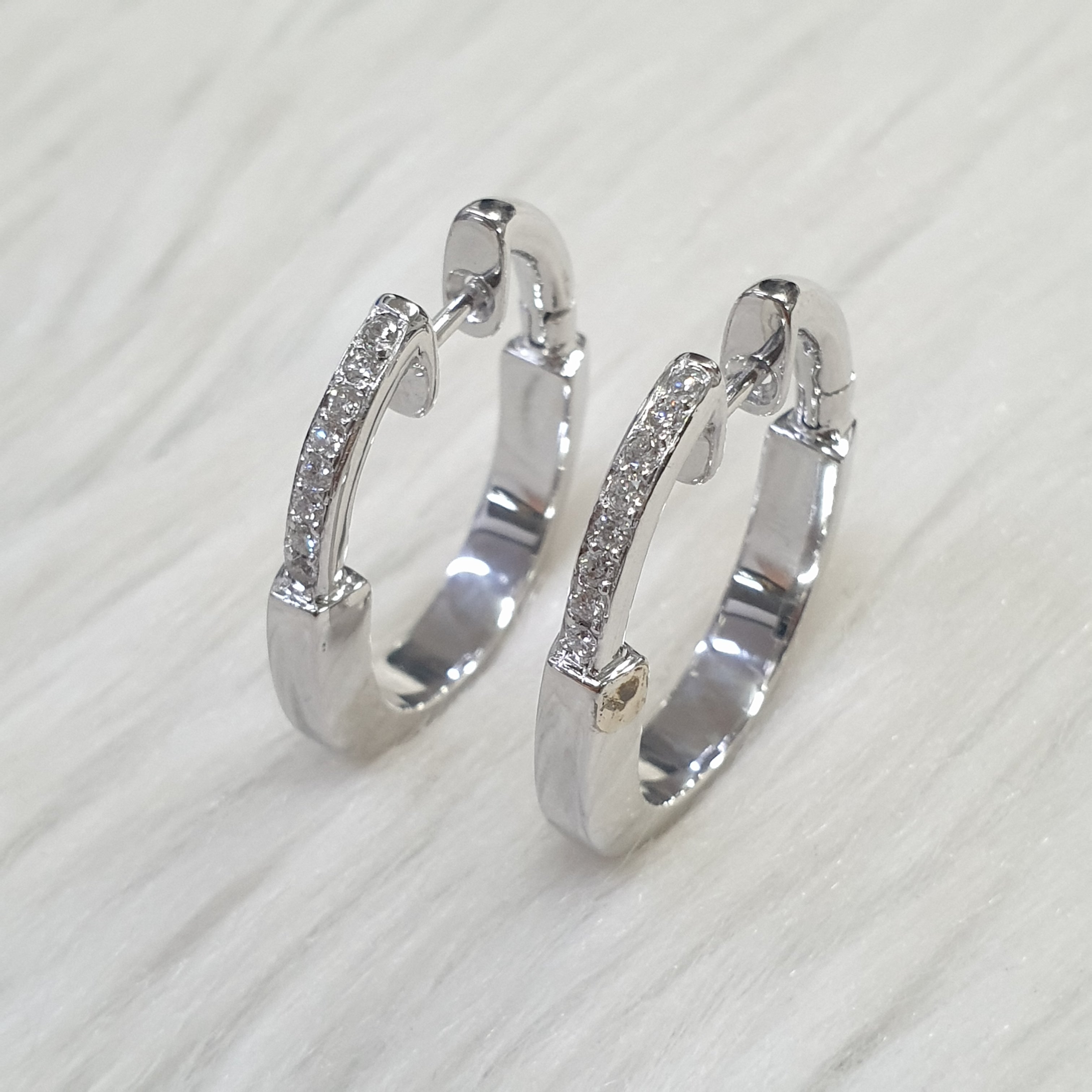 Pair Earring - 18K White Gold