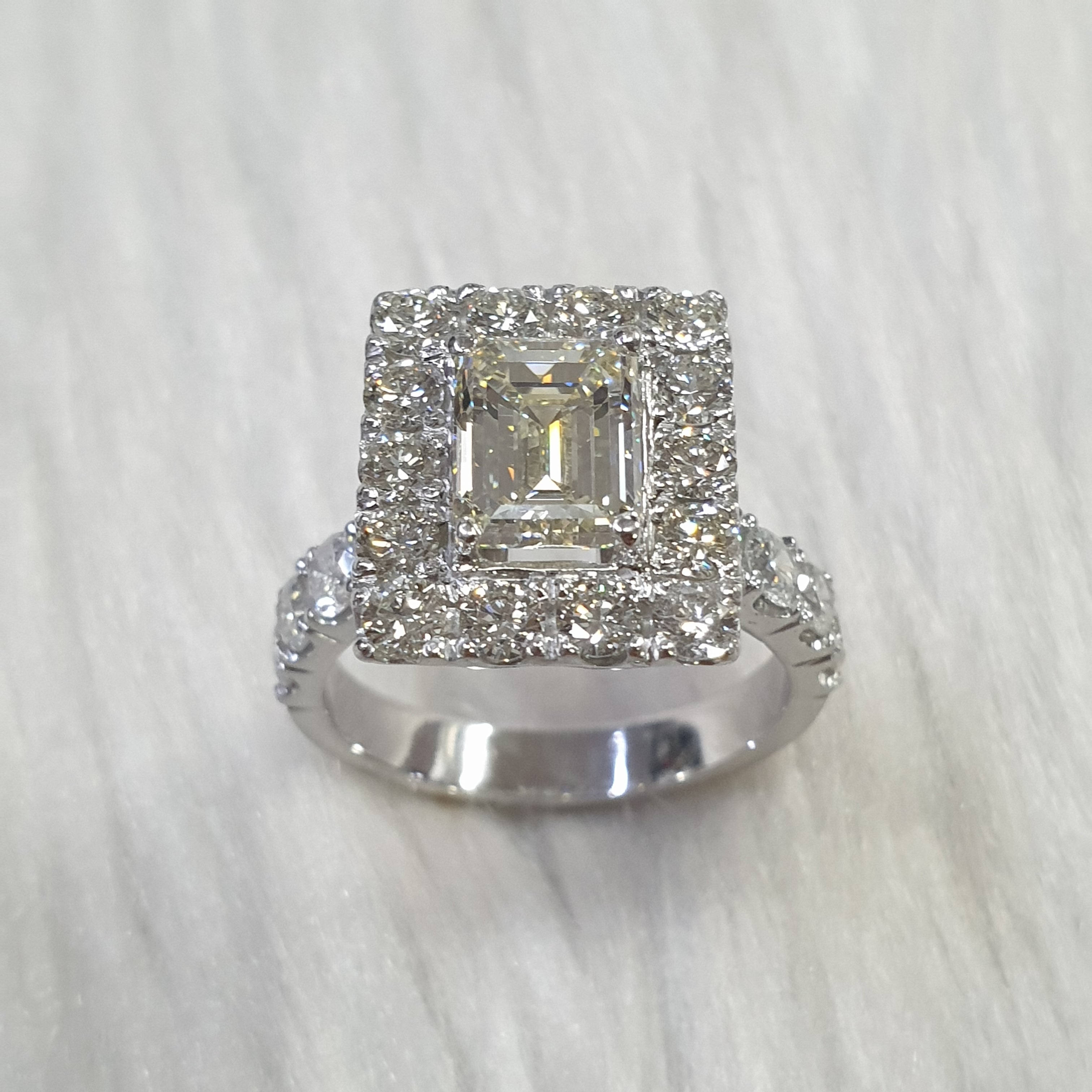 Ladies Ring - 14K White Gold