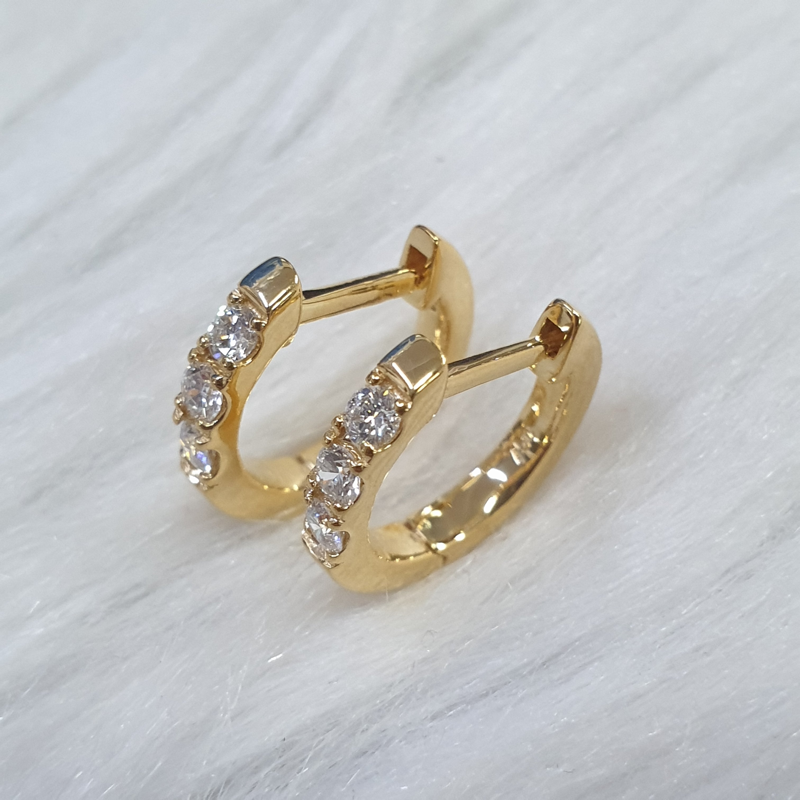 Diamond Hoop Earring - 18K Yellow Gold