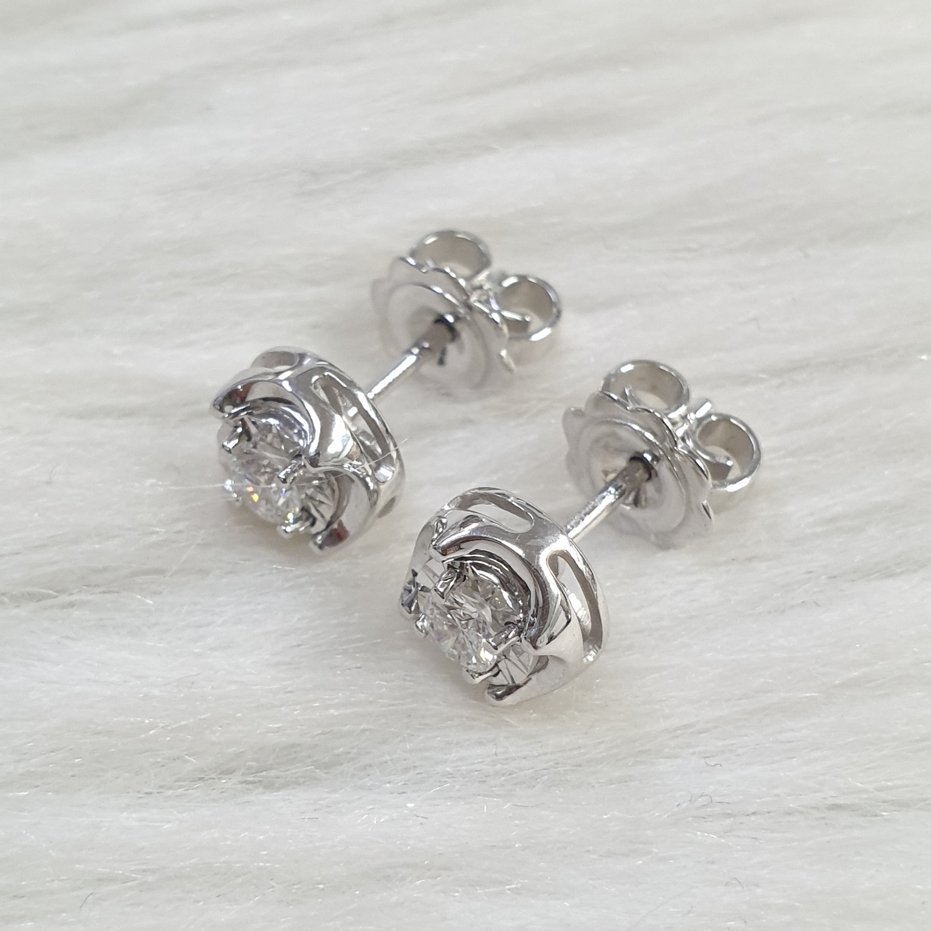 Pair Earring - 18K White Gold