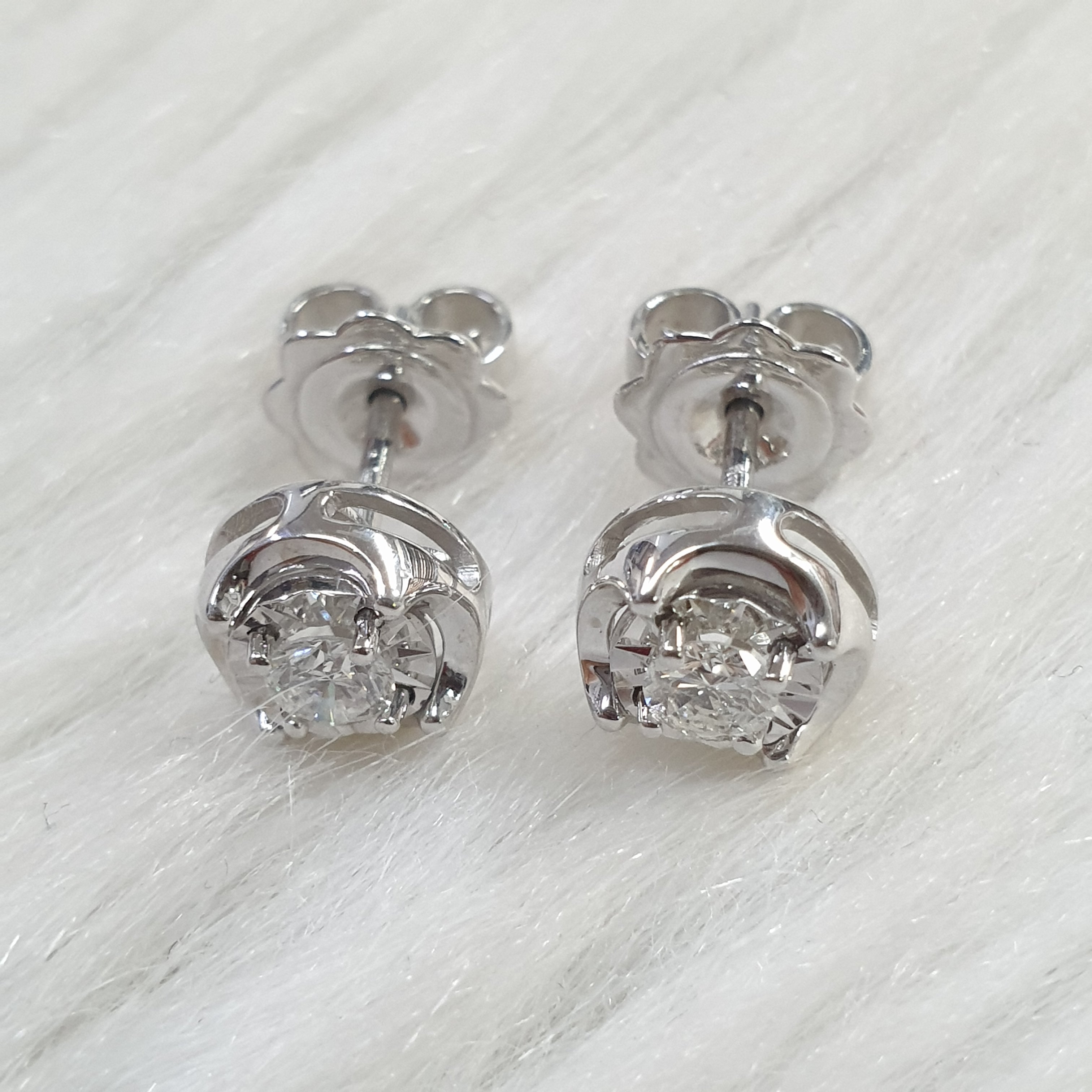 Pair Earring - 18K White Gold