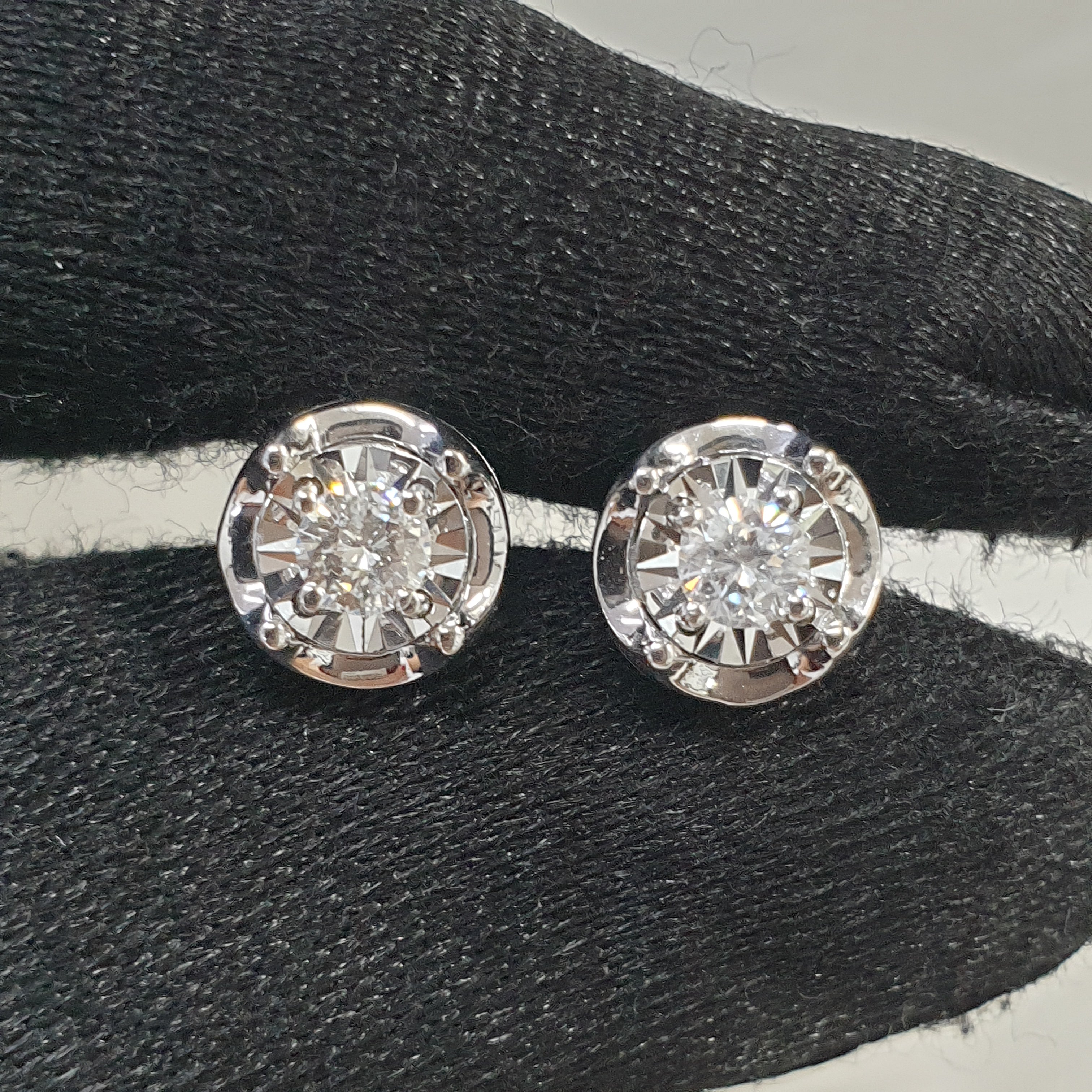 Pair Earring - 18K White Gold