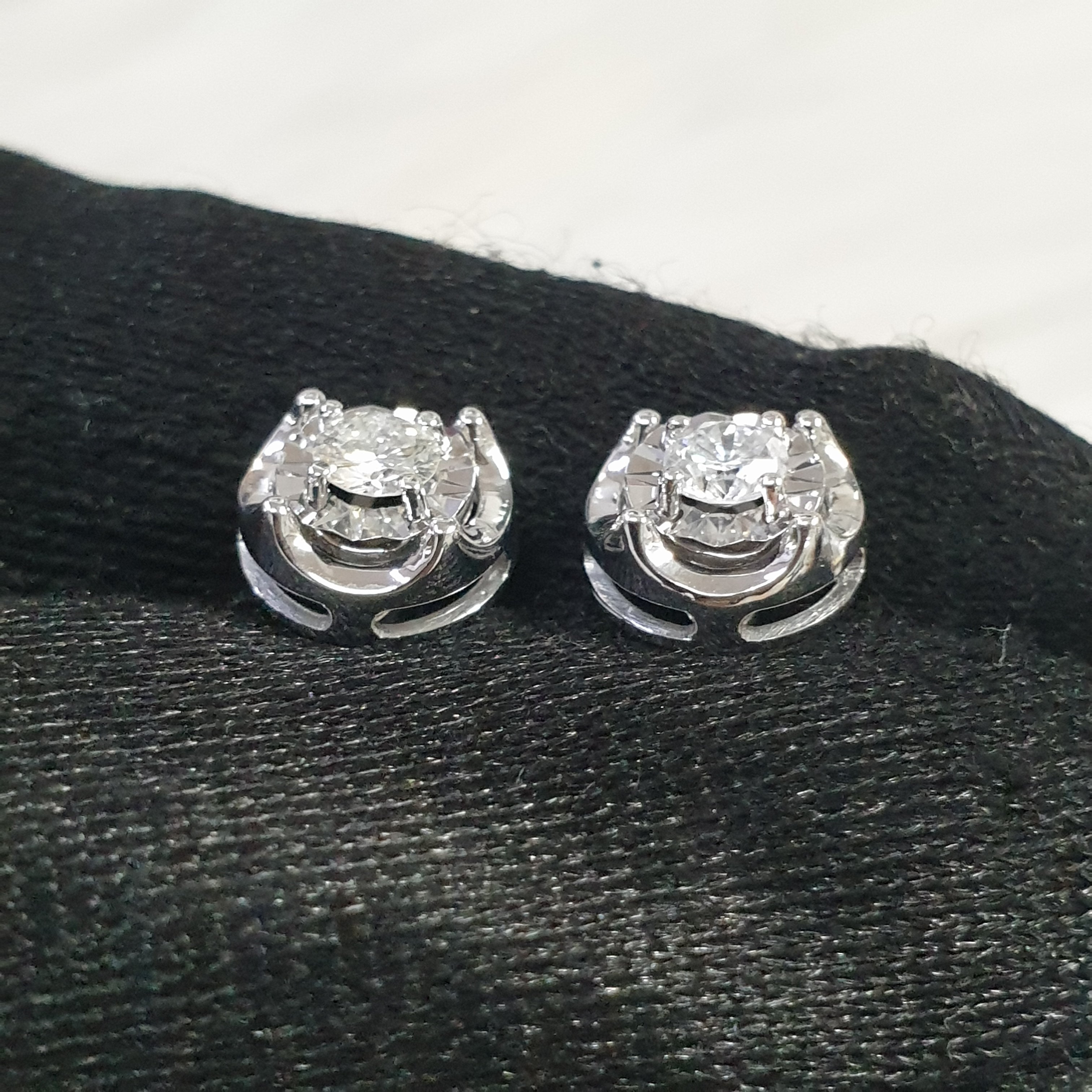 Pair Earring - 18K White Gold