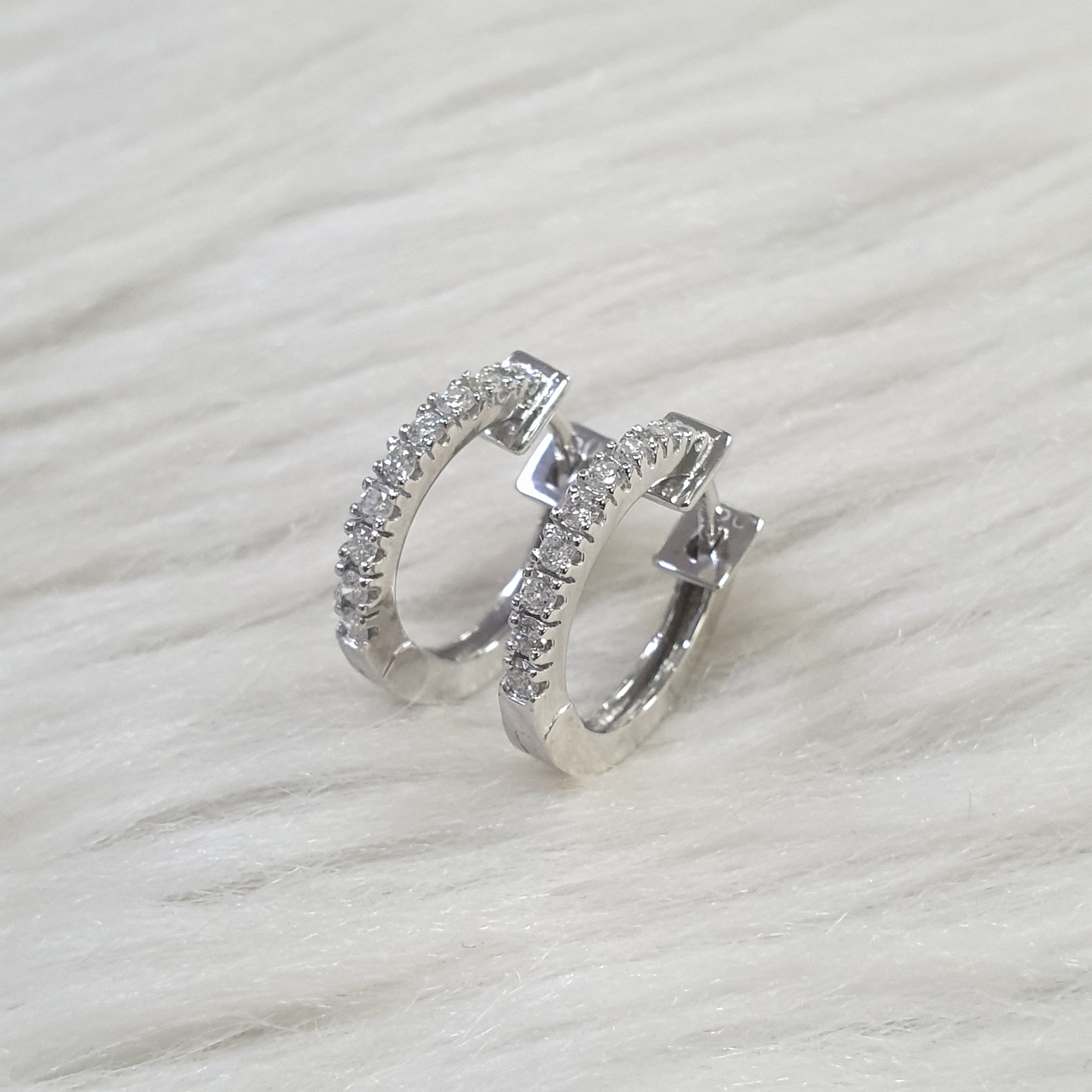 Pair Earring - 18K White Gold