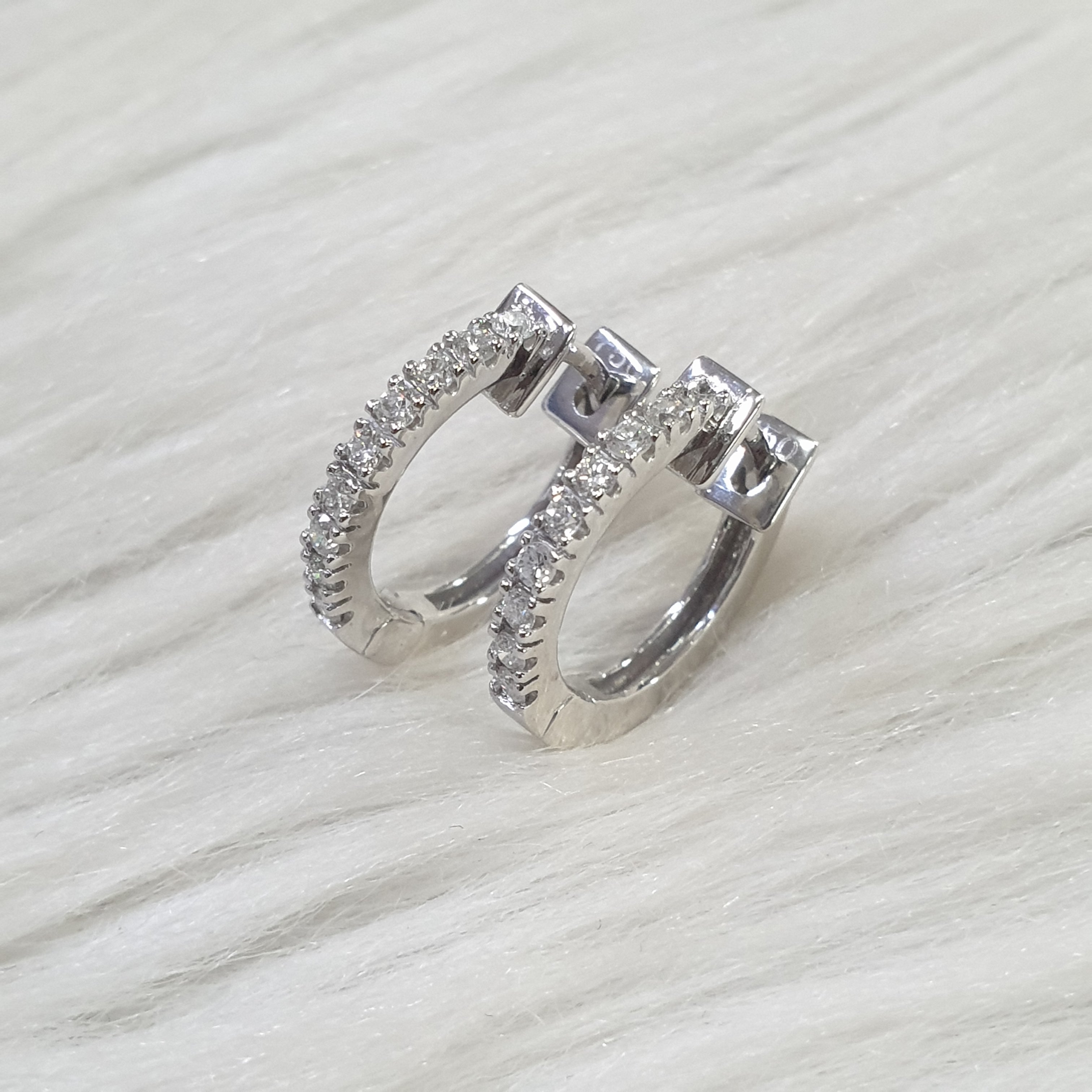 Pair Earring - 18K White Gold