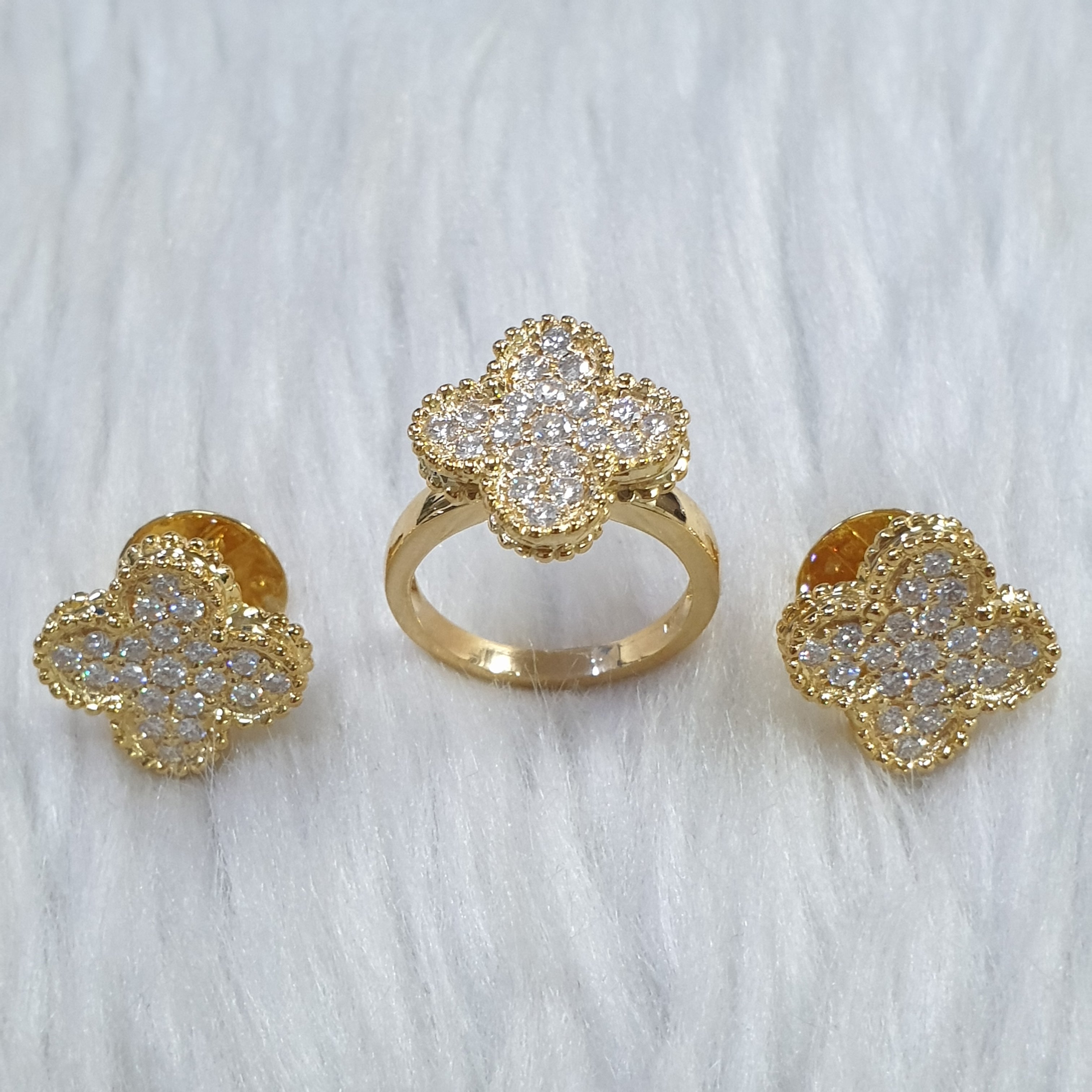 Clover-Shaped Diamond Ring and Earring Set – 18K Yellow Gold (SOLD - INQUIRE FOR MADE TO ORDER)