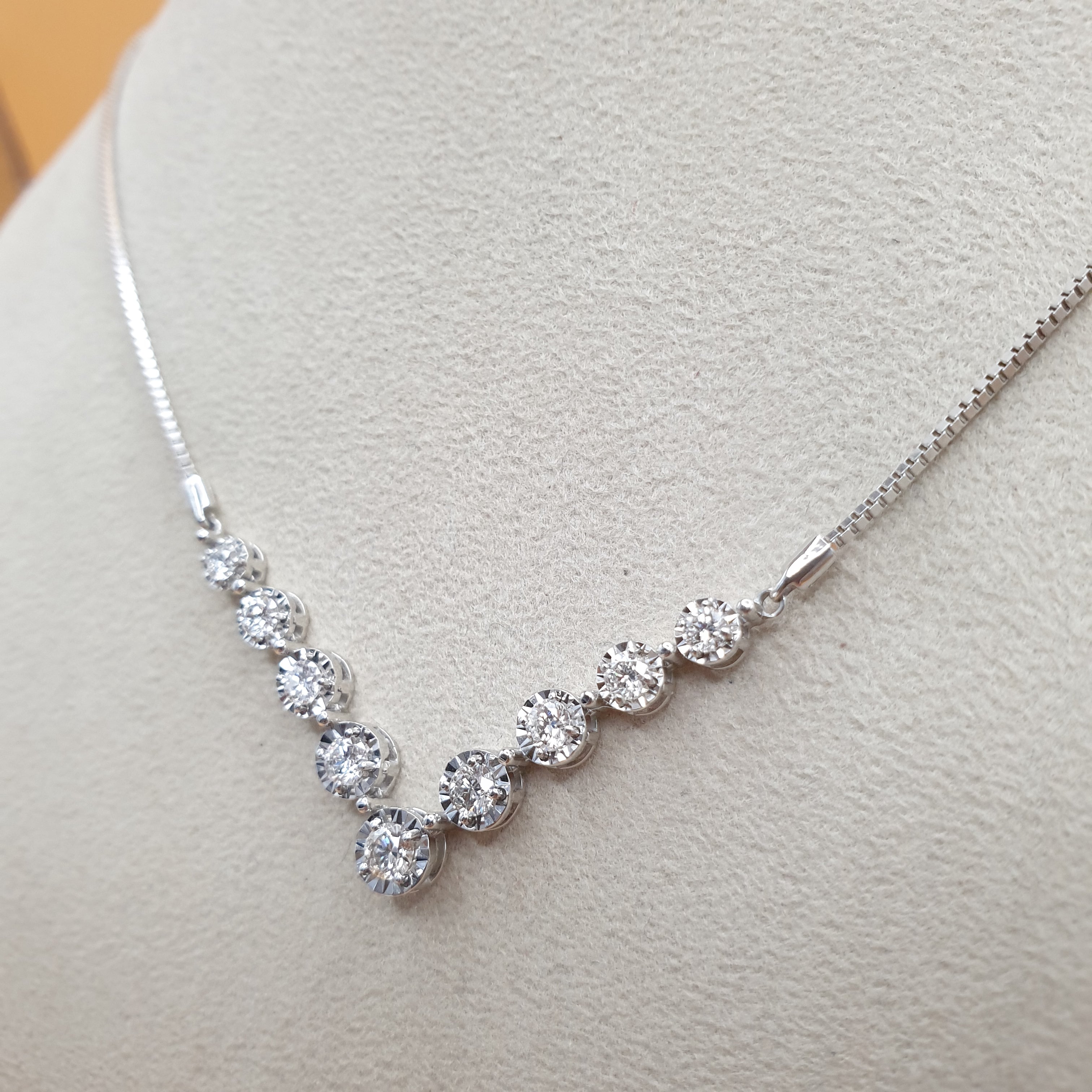 V NECKLACE - 18K White Gold
