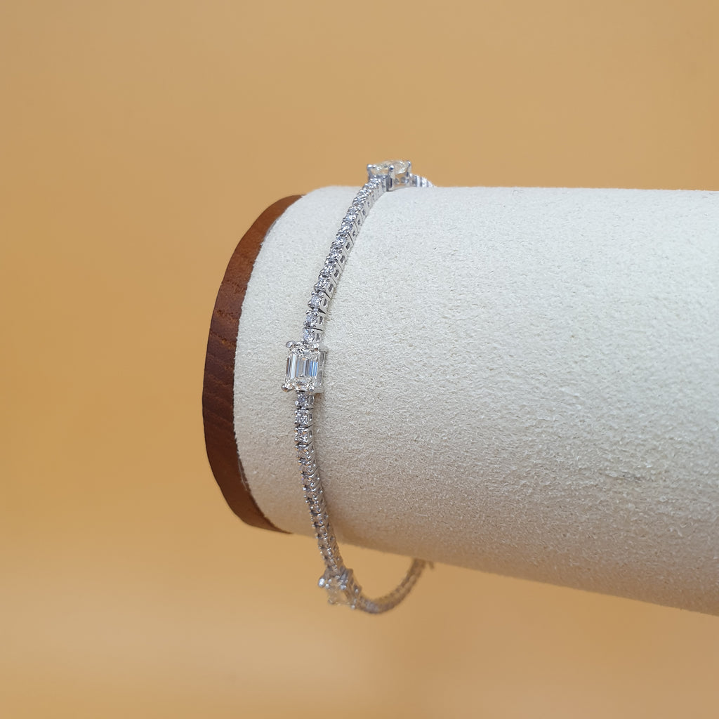 Tennis Bracelet – 18K White Gold with Emerald-cut Diamonds