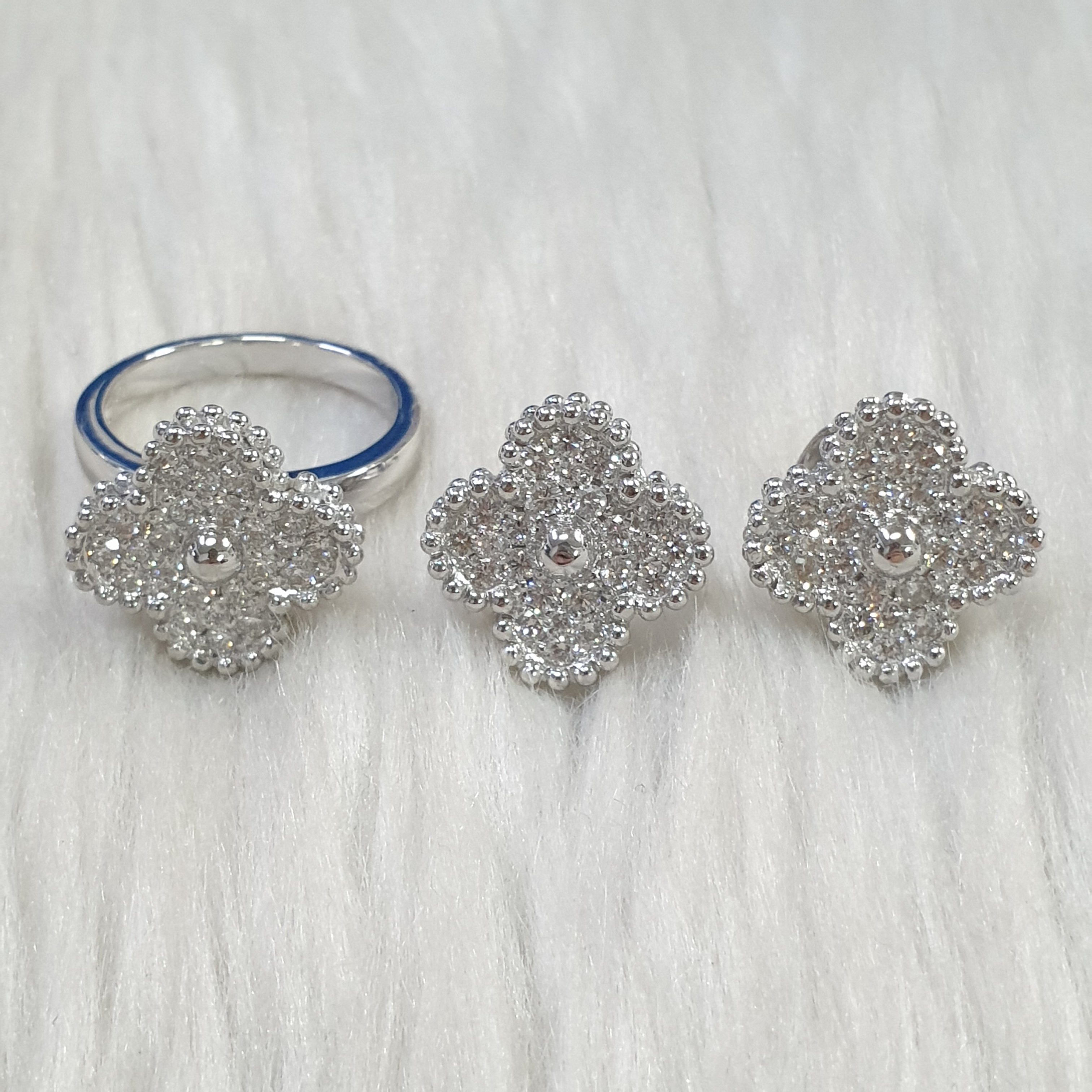 Clover-Shaped Diamond Ring and Earring Set – 18K White Gold