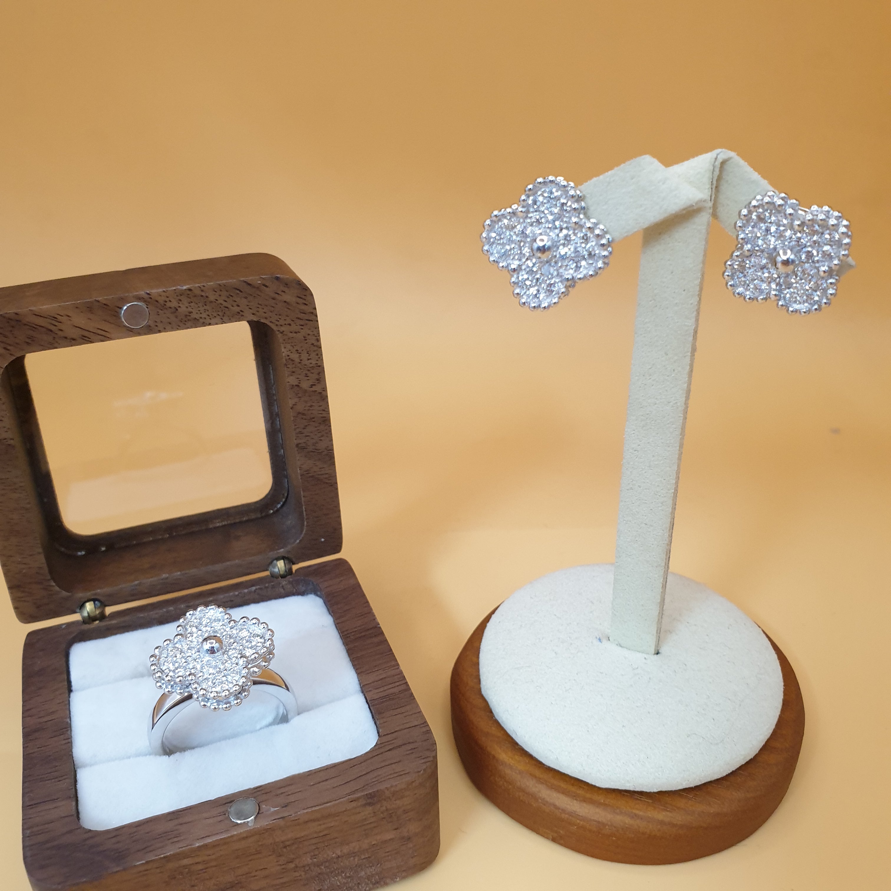 Clover-Shaped Diamond Ring and Earring Set – 18K White Gold