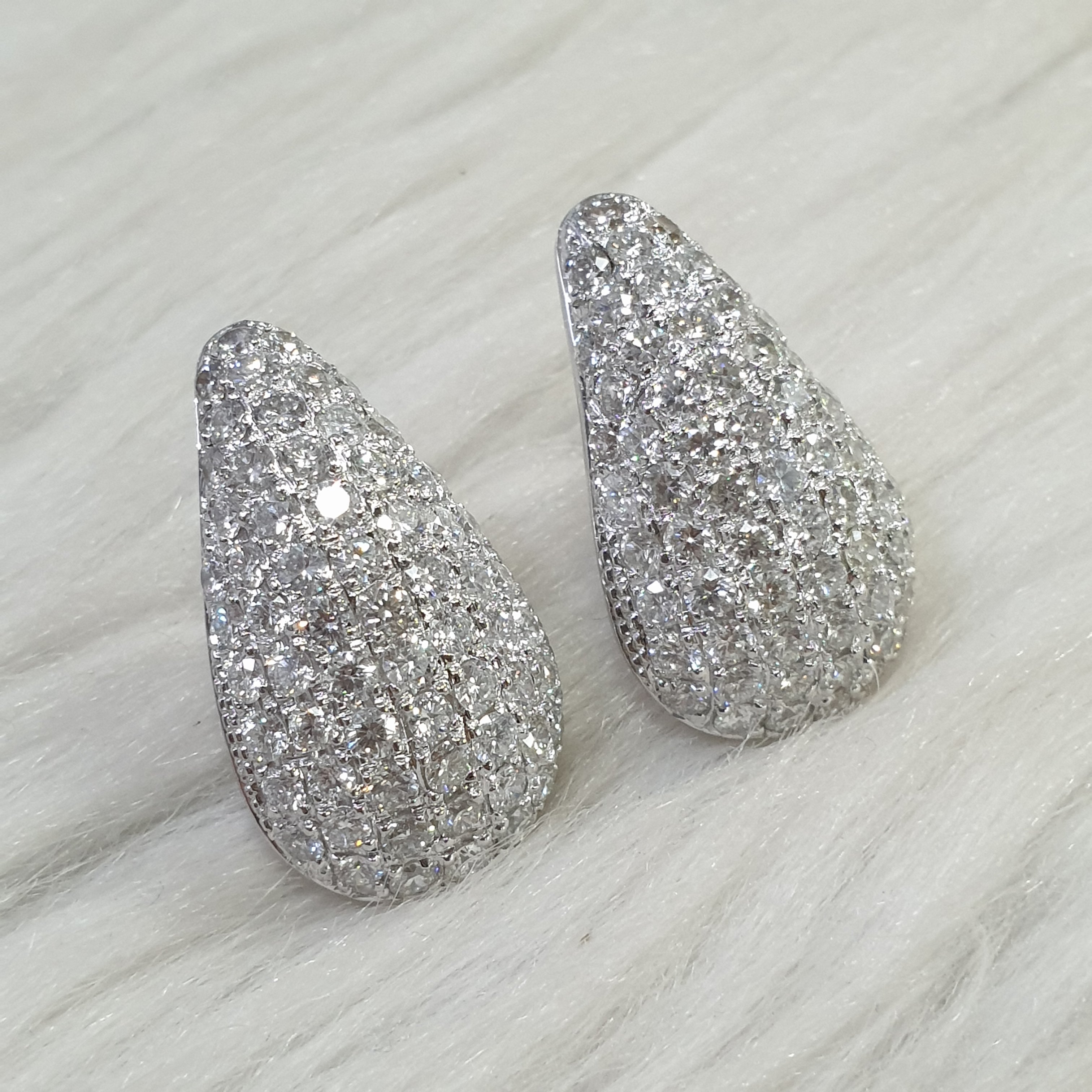 Tear drop Diamond Earring - 14K White Gold