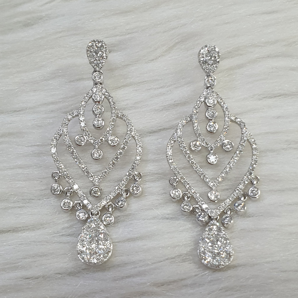 Dangling Earrings – 18K White Gold with Diamonds