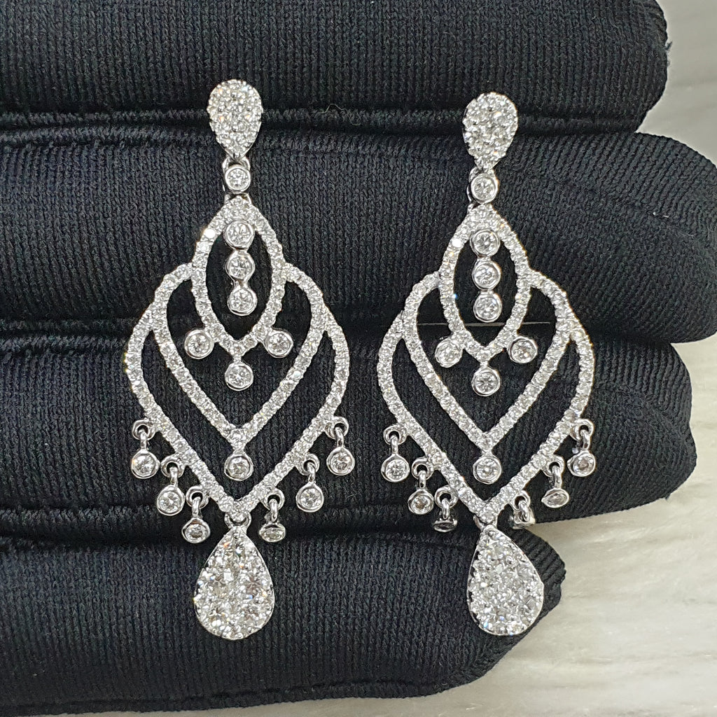 Dangling Earrings – 18K White Gold with Diamonds