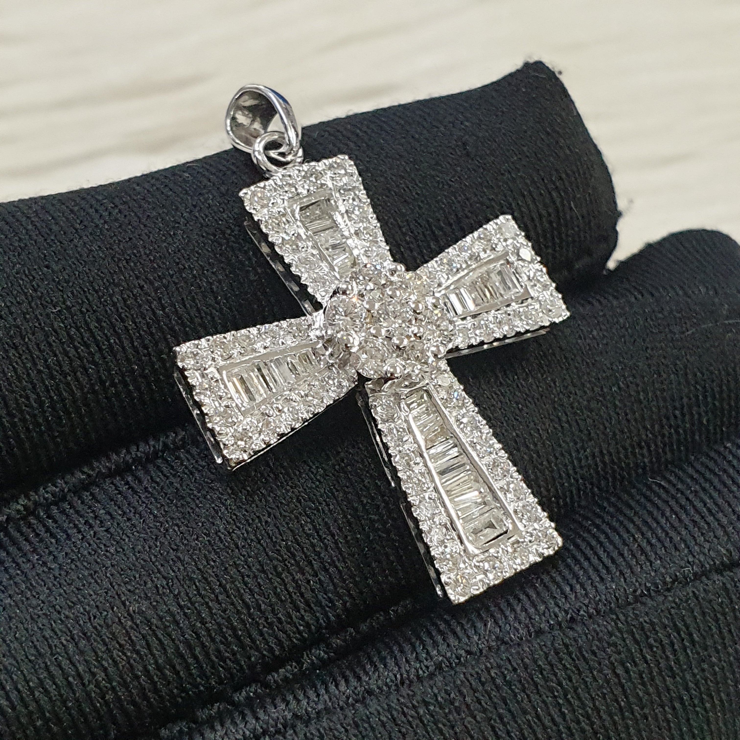 Cross Pendant - 14K White Gold