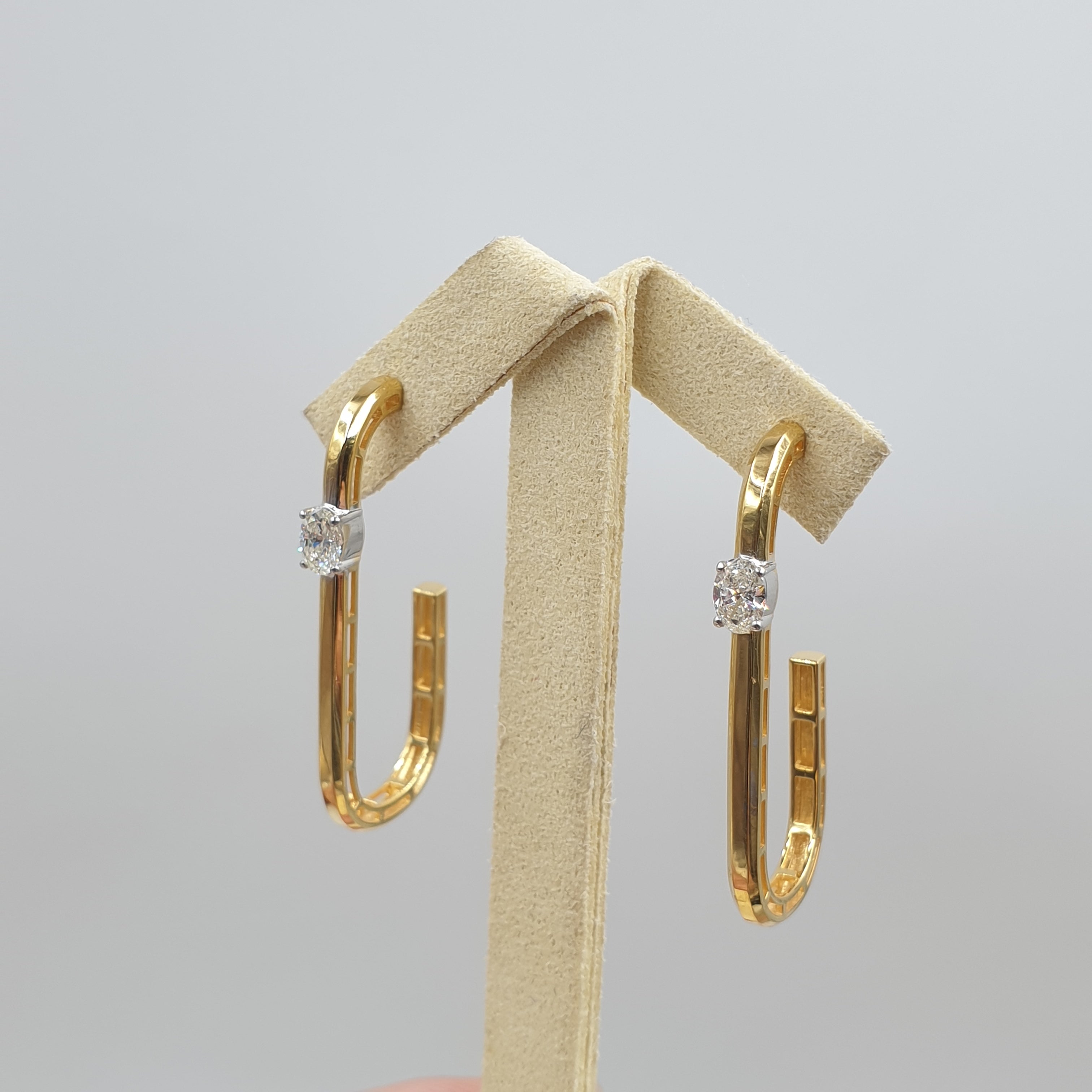 Pair Earring - 18K Yellow Gold