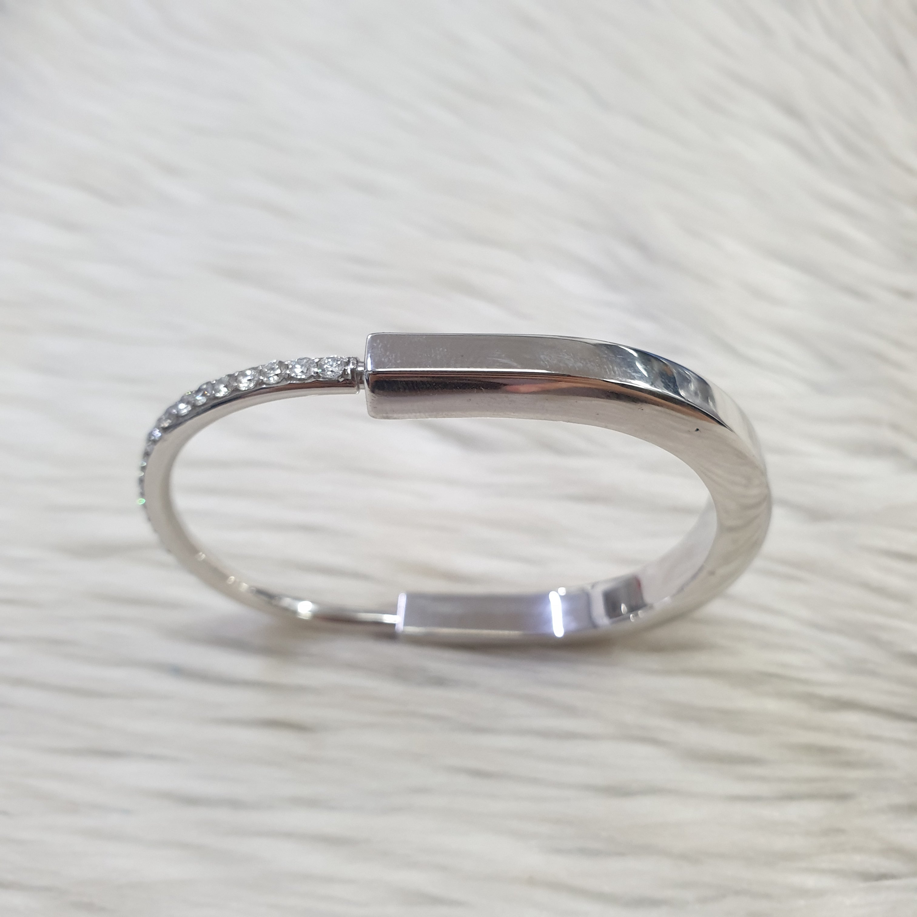 Padlock Bangle - 18K White Gold