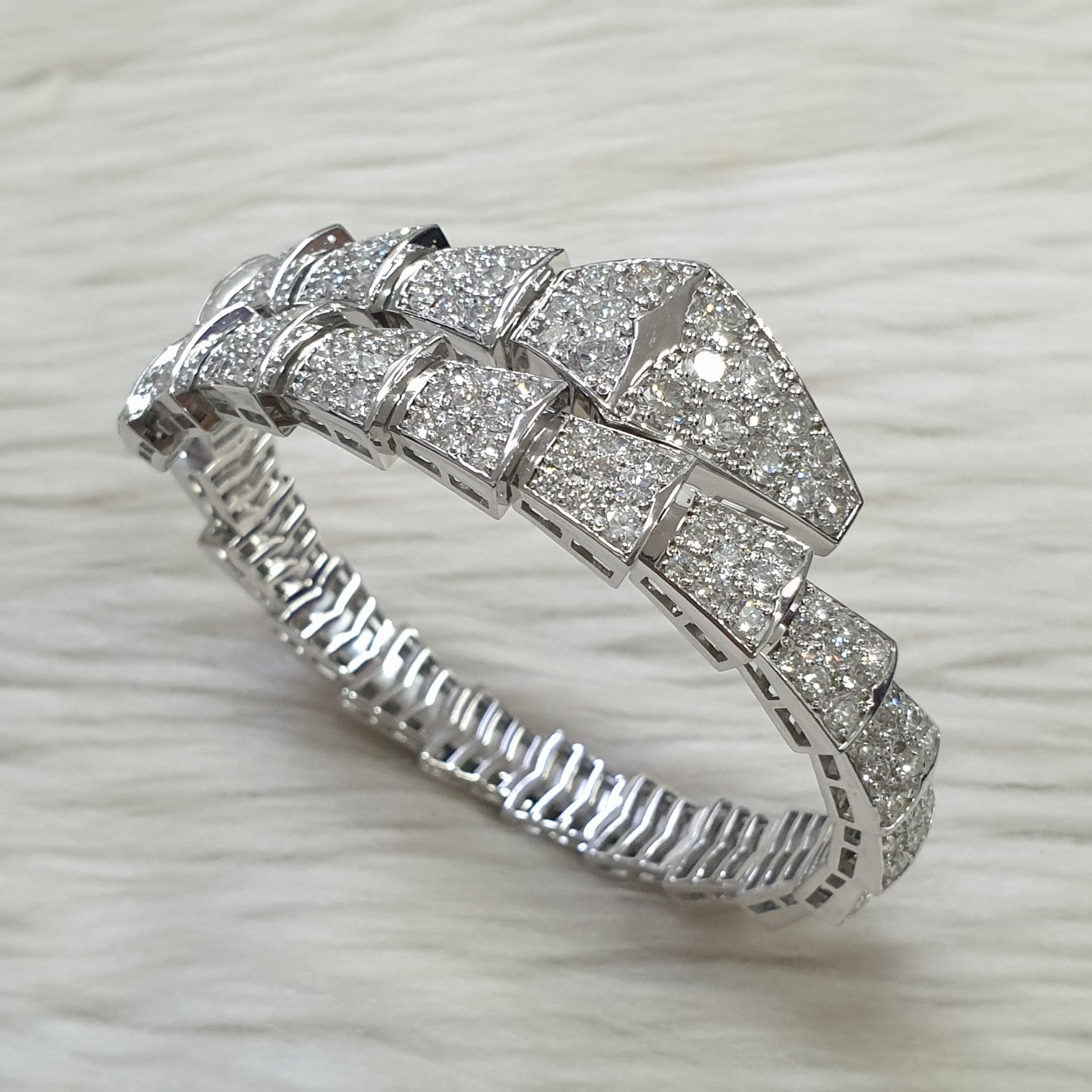 Serpentine Bangle - 18K White Gold