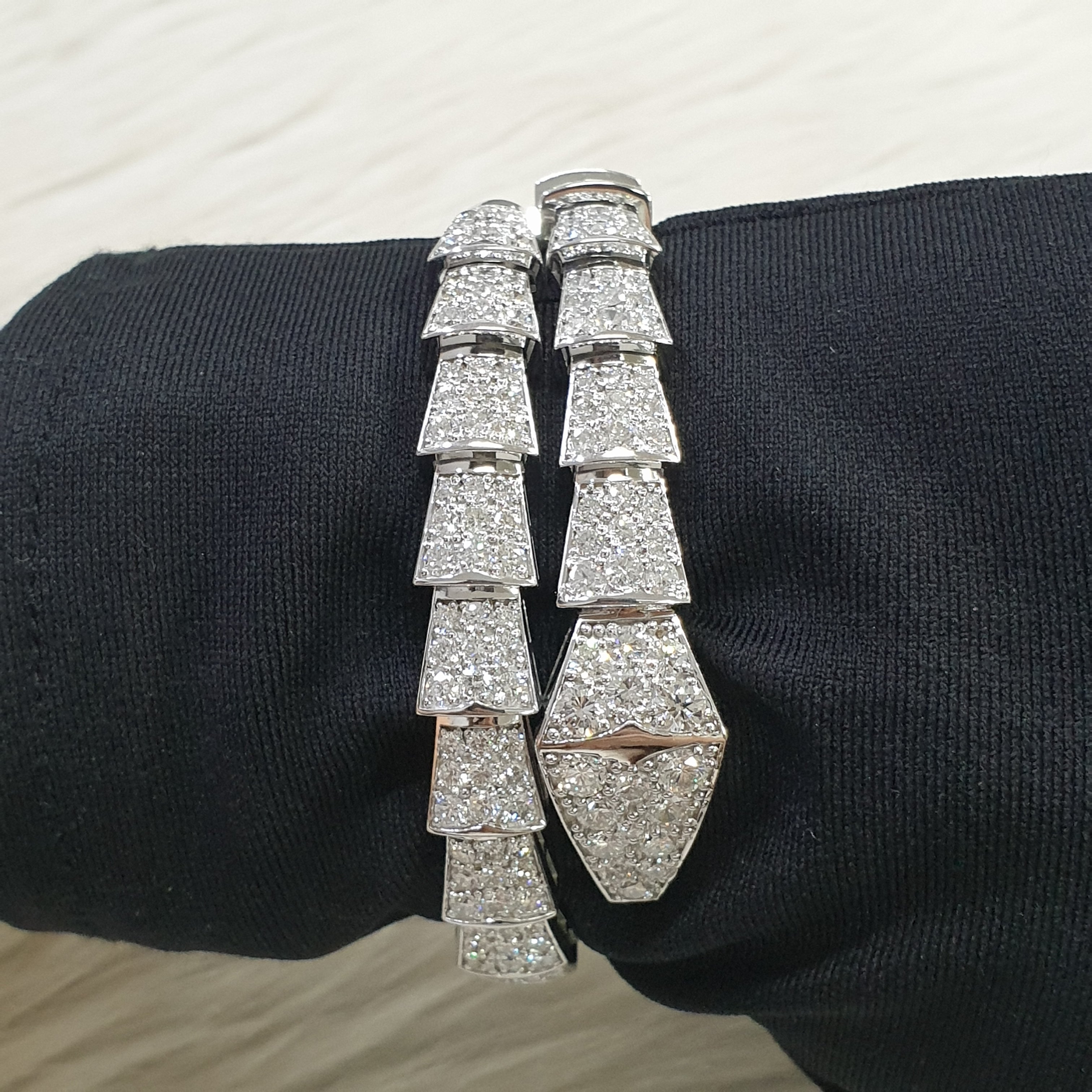 Serpentine Bangle - 18K White Gold