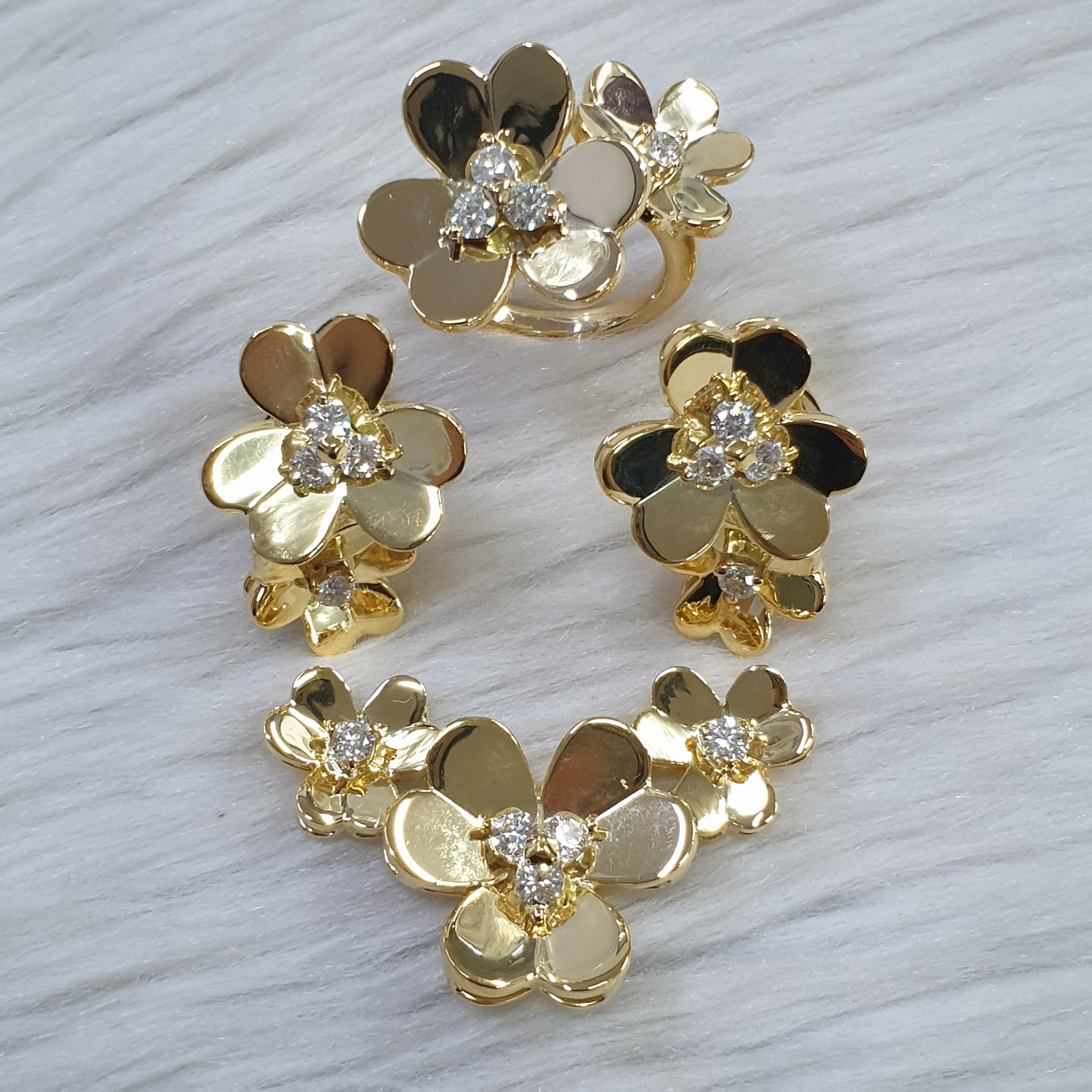 Flower Set with Pendant - 14K Yellow Gold