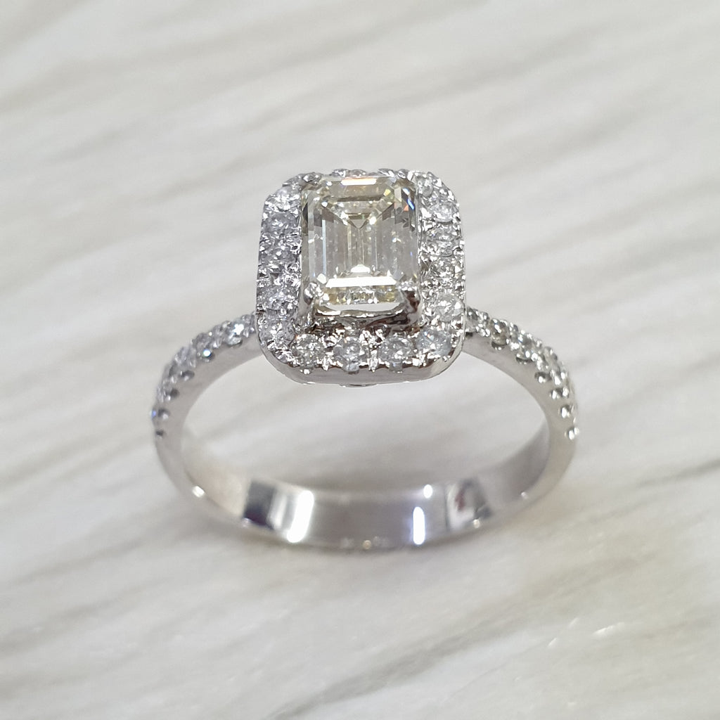 Ladies Ring Emerald - 14K White Gold