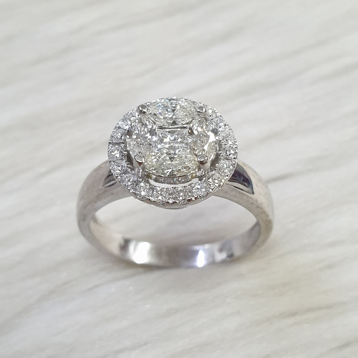 Ladies Ring Round Illusion - 14K White Gold