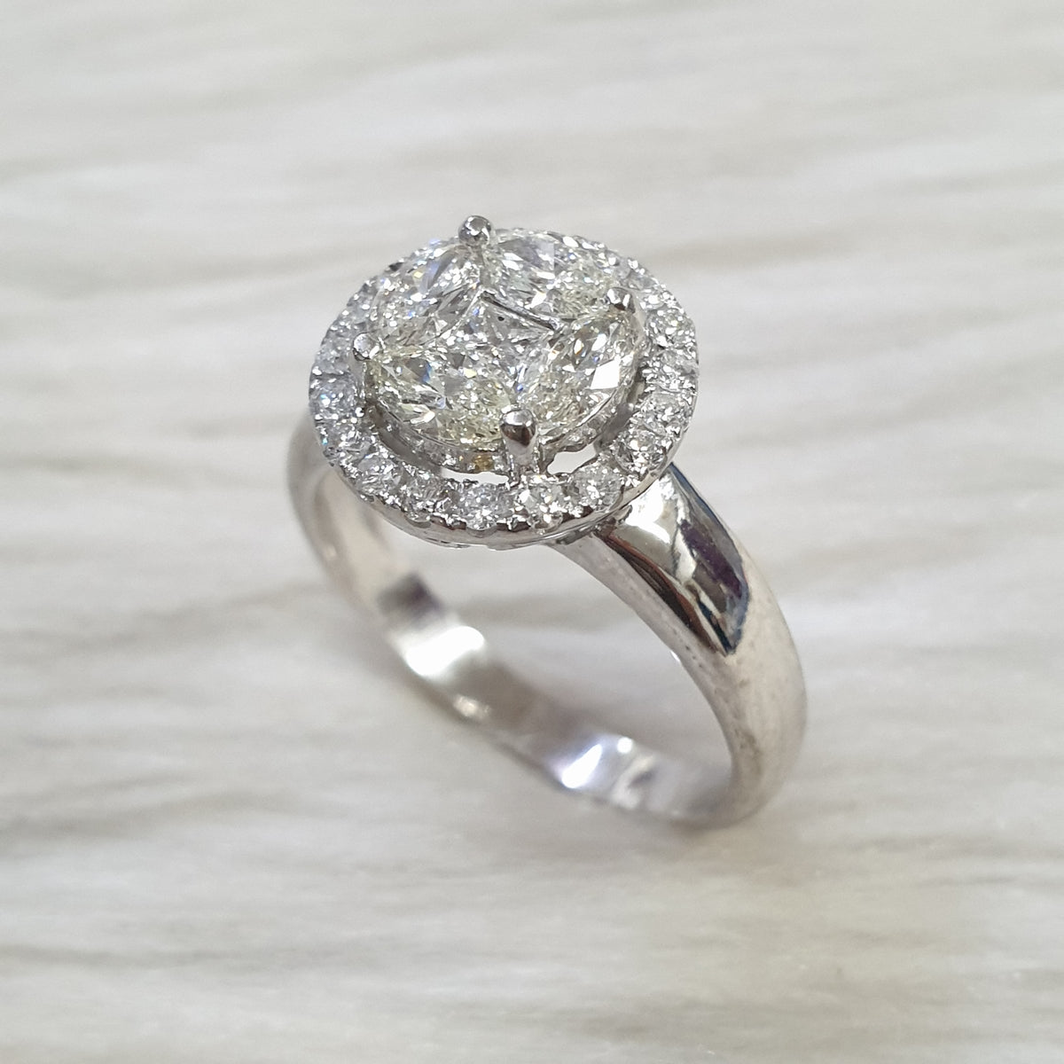 Ladies Ring Round Illusion - 14K White Gold