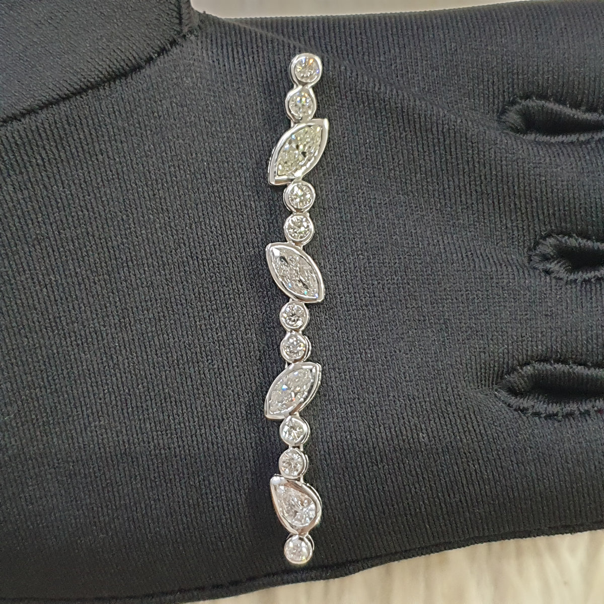Dangling Pendant - 14K White Gold
