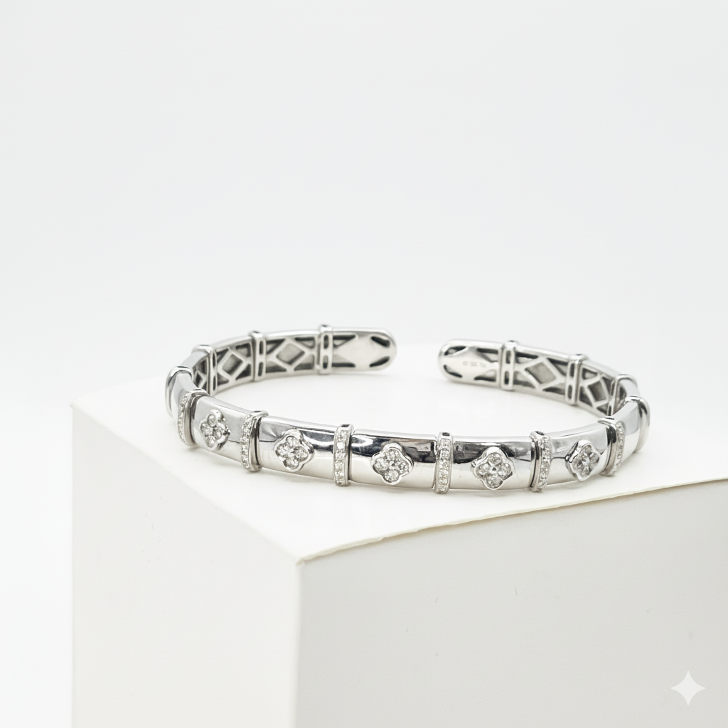 Clover Bangle – 18K White Gold with Diamonds