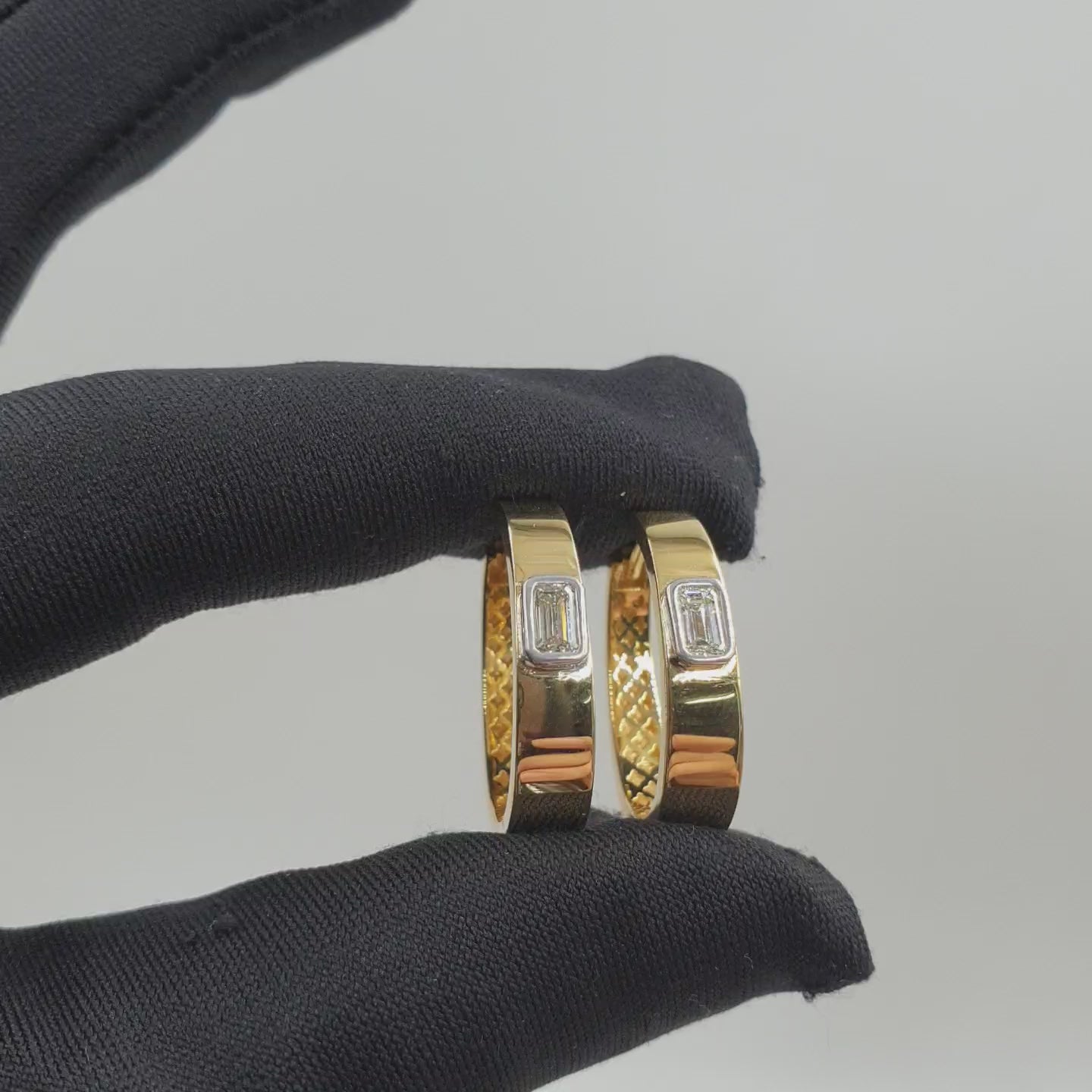 Creole Pair Earring - 18K Yellow Gold