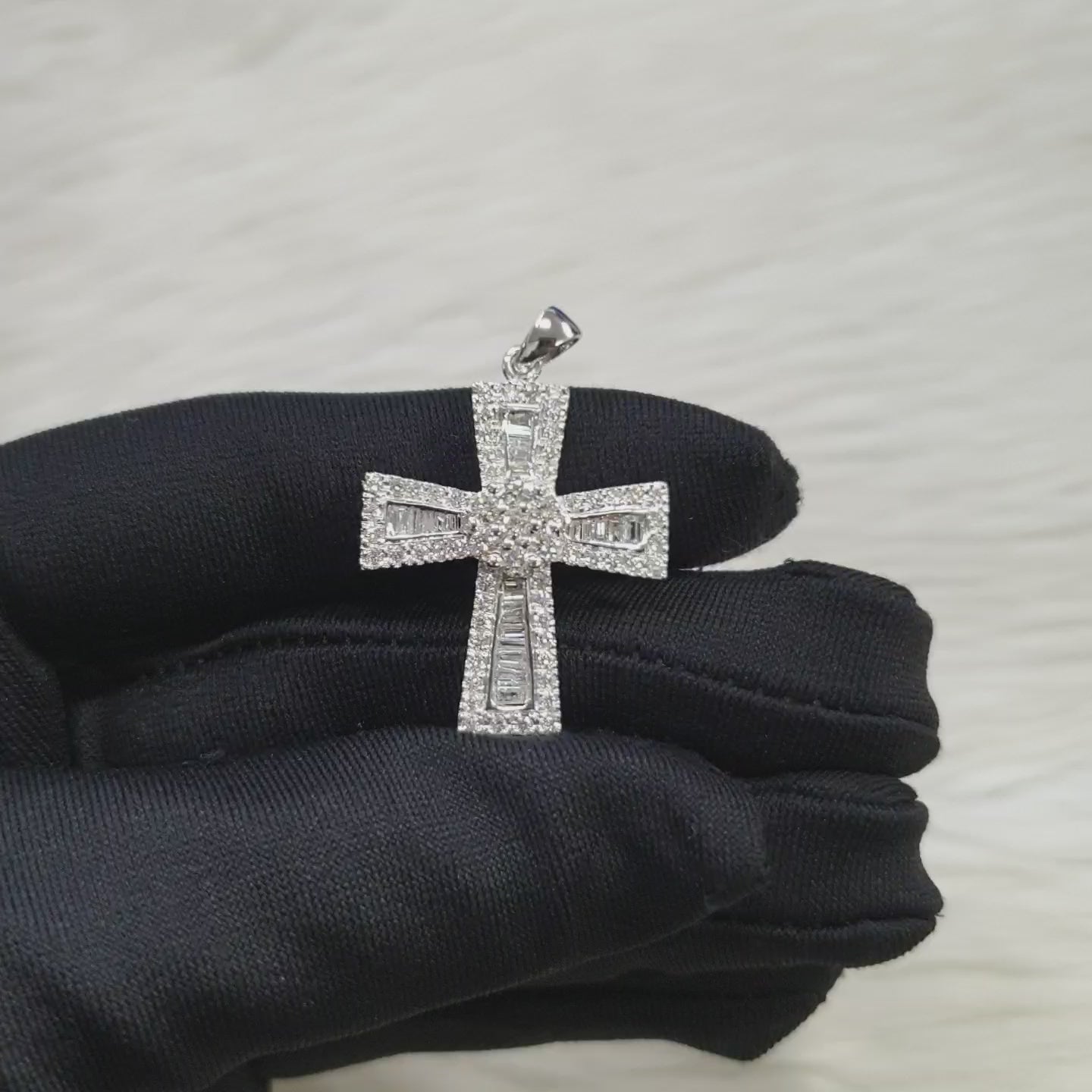 Cross Pendant - 14K White Gold
