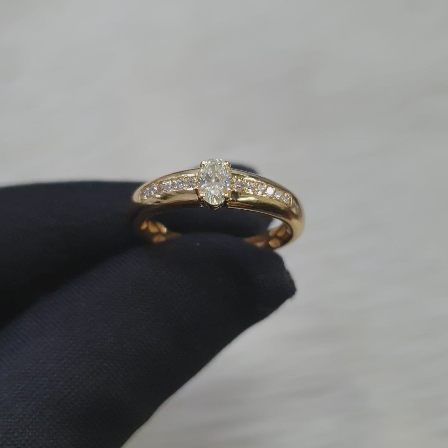 Ring - 18K Yellow Gold