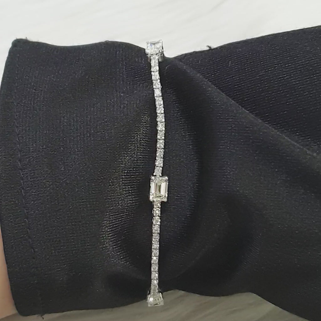 Tennis Bracelet – 18K White Gold with Emerald-cut Diamonds