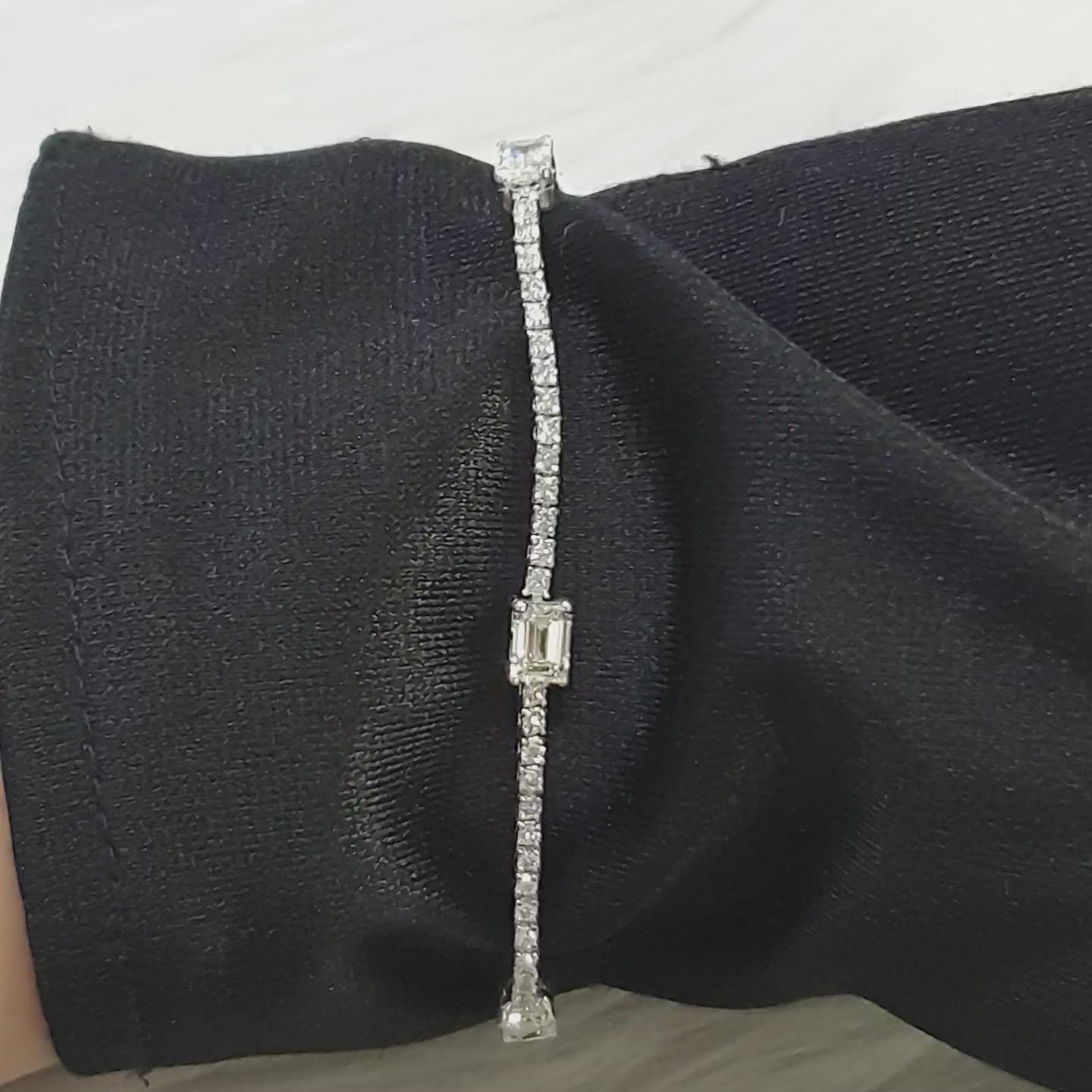 Tennis Bracelet – 18K White Gold with Emerald-cut Diamonds